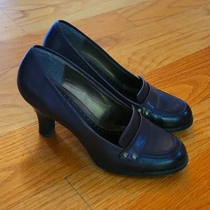 Naturalizers 2" brown heel pump